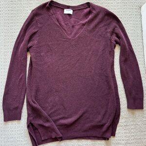 1x Old Navy long v neck maroon sweater